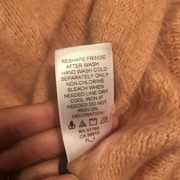 Blush scarf 🧣 SO soft! - Picture 4 of 4